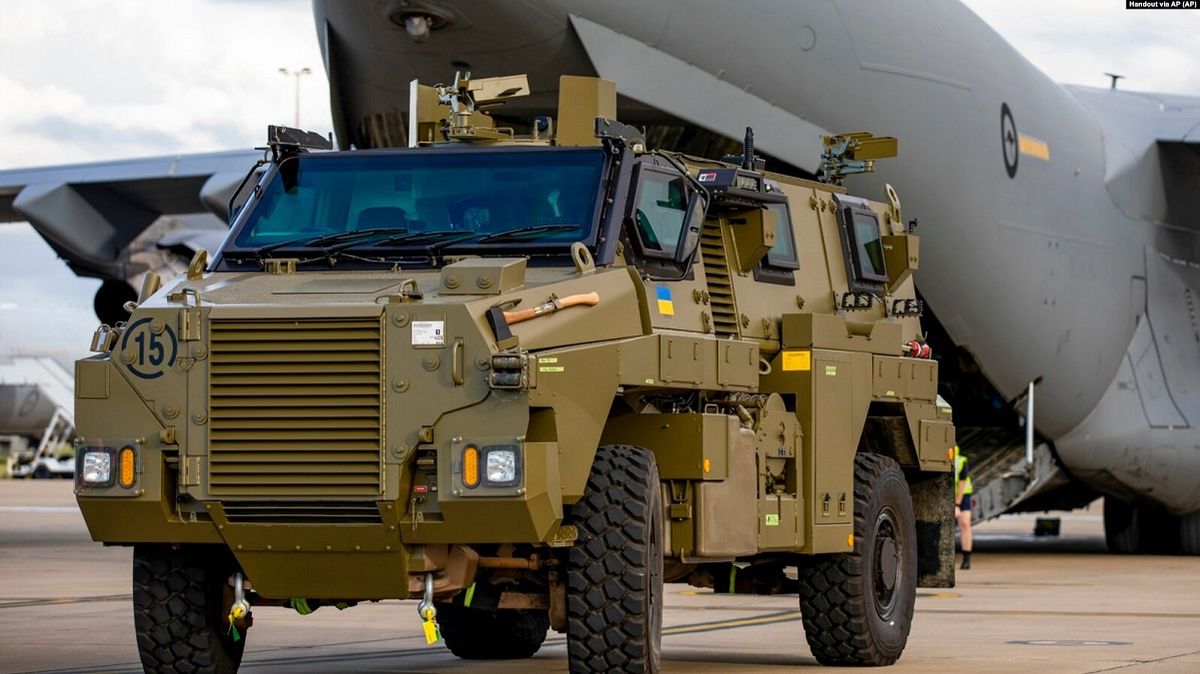 Австралія надасть Україні ще 30 бронемашин Bushmaster