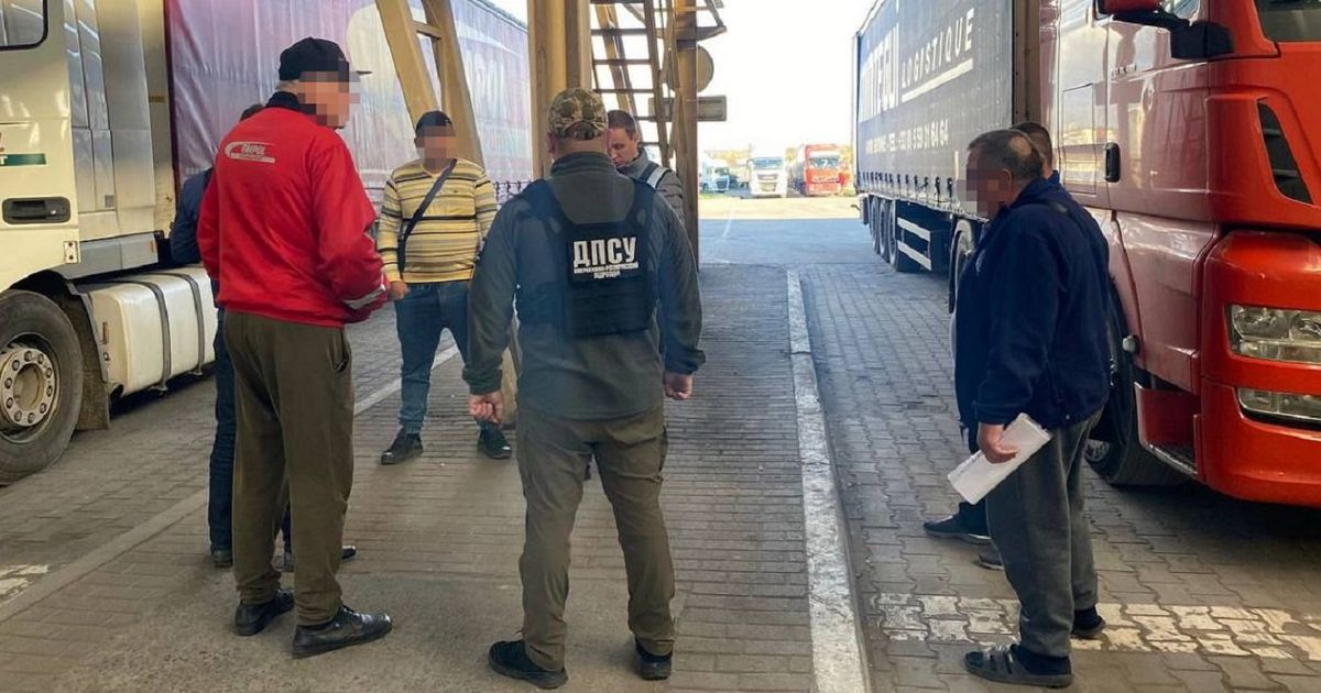 На Львівщині ухилянтів переправляли за кордон під виглядом далекобійників