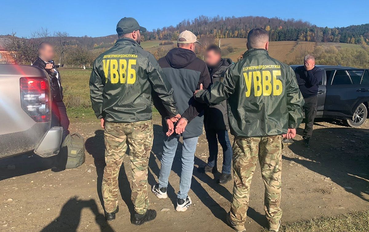 Львівські прикордонники затримали чоловіка, який хотів втягнути їх у змову