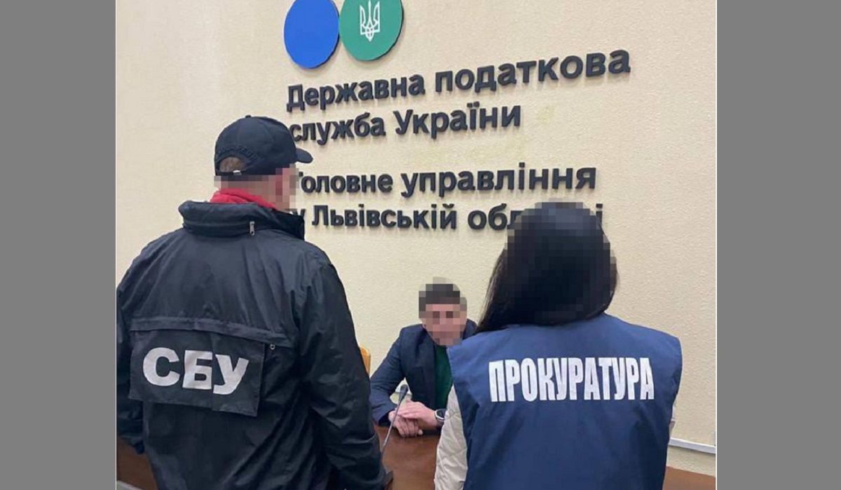 Львівського податківця затримали за продаж таємної інформації про критичну інфраструктуру
