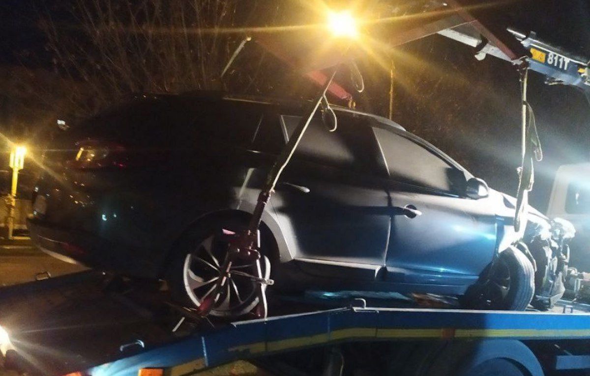 П'яний водій Renault Megane побив запарковані машини у Львові