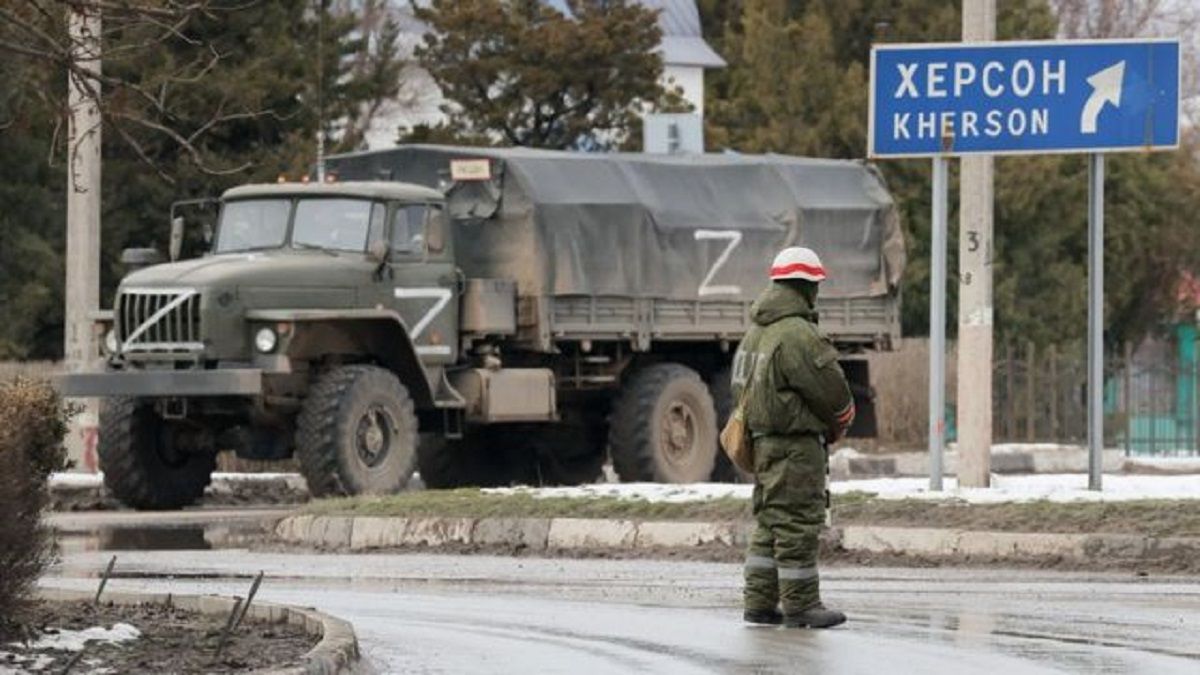 Росіяни вивезли з Херсона до Криму міський транспорт