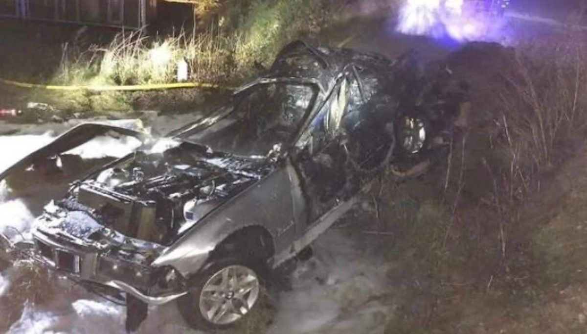 На Львівщині з дороги злетів і спалахнув автомобіль, є загиблий
