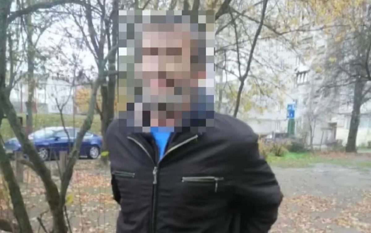 Біля львівського ліцею поліцейські затримали чоловіка з наркотиками