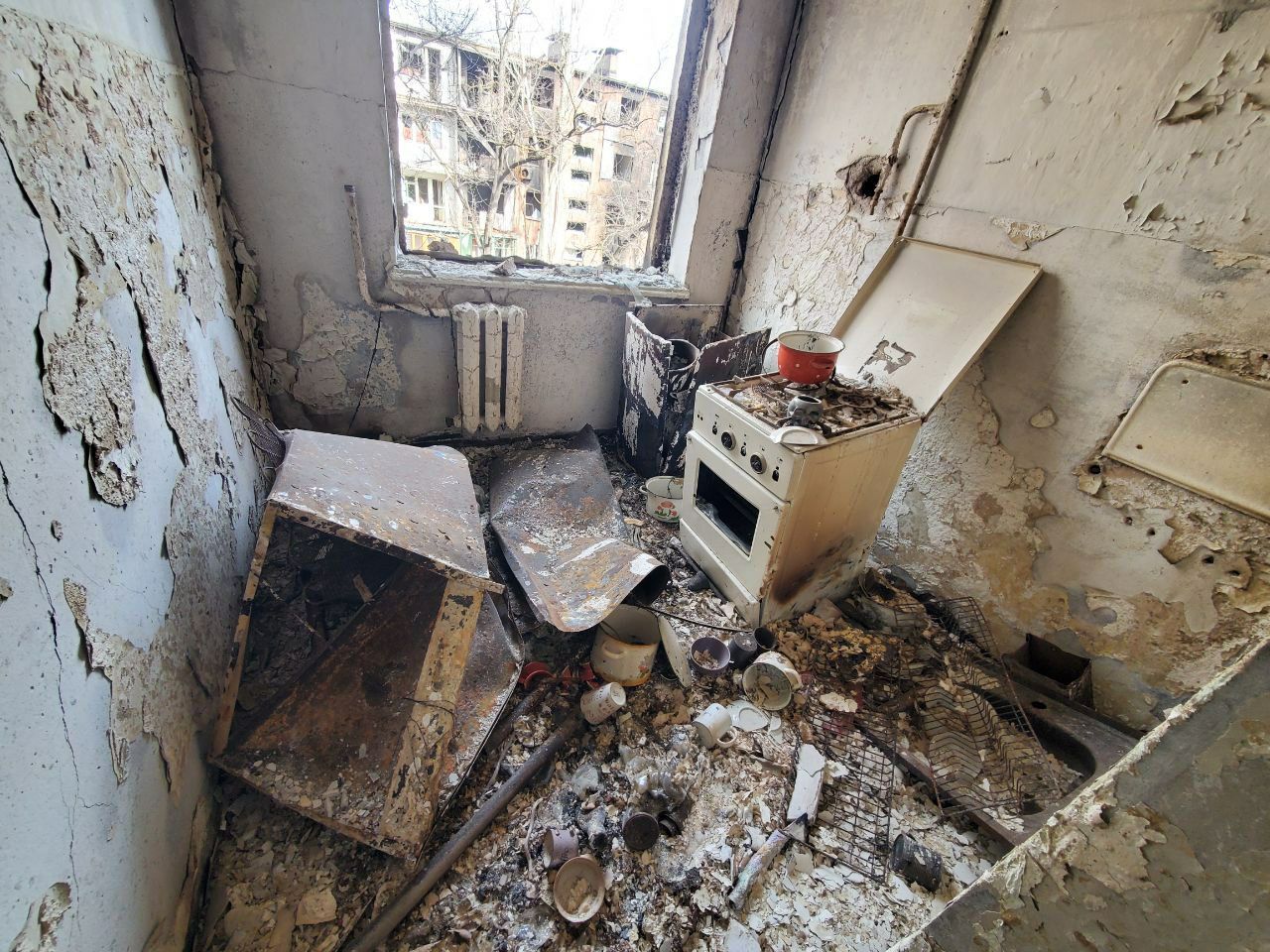 Маріупольська квартира Жукових після авіанальотів повністю згоріла (фото з архіву Жукових)