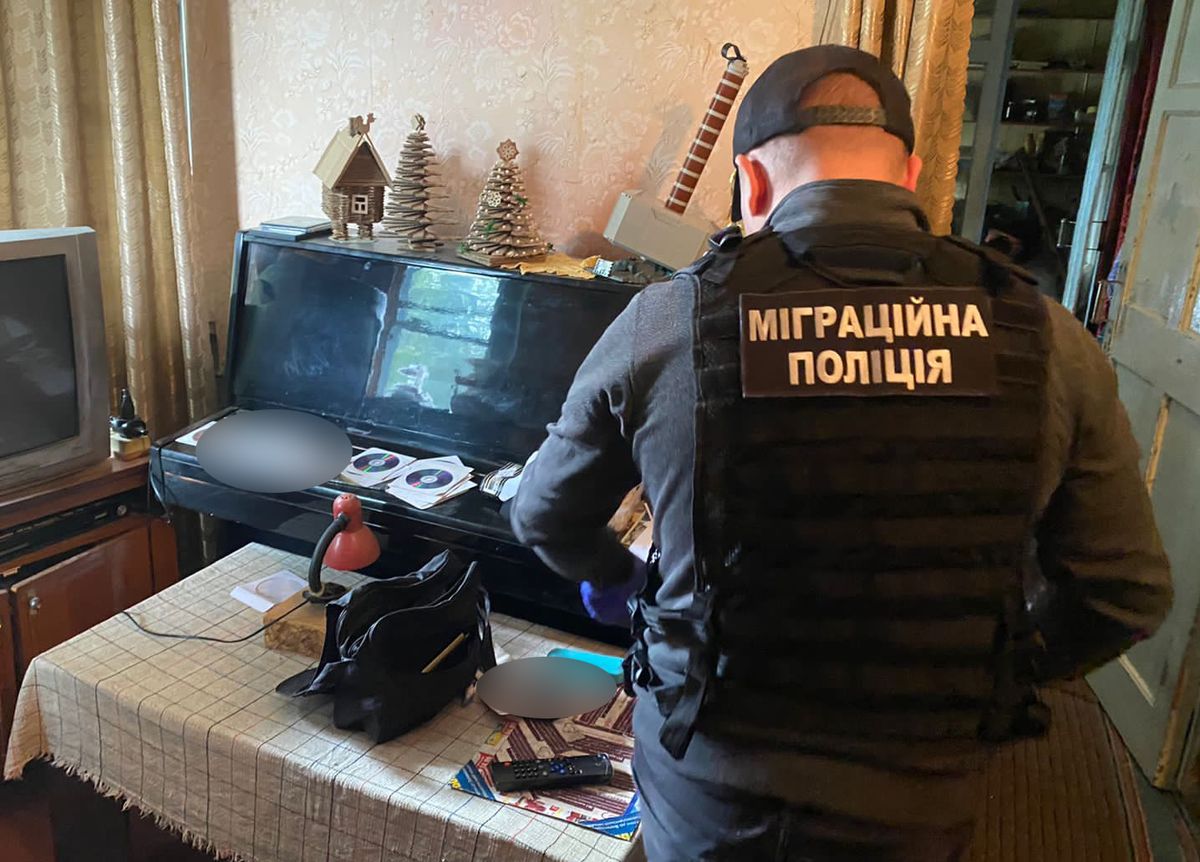 У 32-річного мешканця Нововолинська поліція знайшла 250 ГБ дитячої порнографії