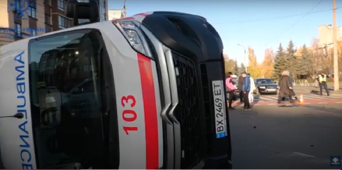 П'ятьох людей госпіталізували внаслідок зіткнення зі «швидкою» у Хмельницькому