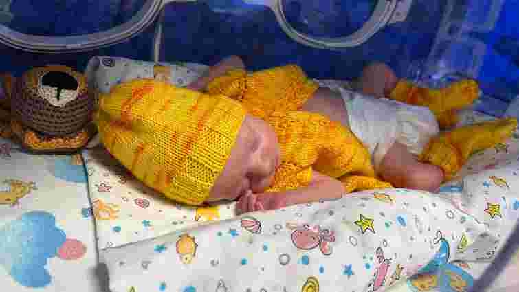 Рівненські медики виходили немовля вагою 900 грамів