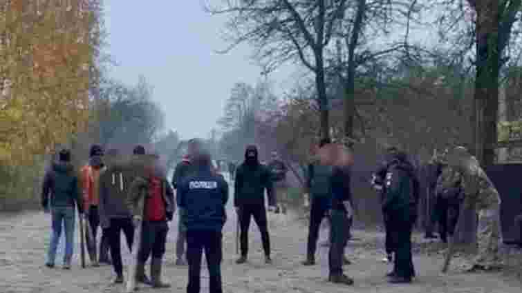 Поліція затримала учасників масової бійки бурштинокопачів на Рівненщині