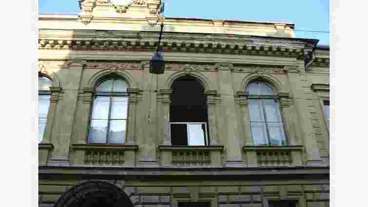 Львівський університет вирішив самовільно замінити автентичні вікна