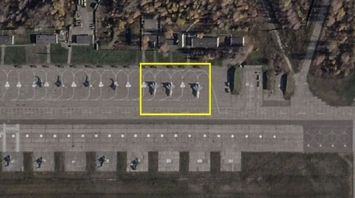 У Білорусі помітили три російські МіГ-31 і контейнери для ракет «Кинджал»