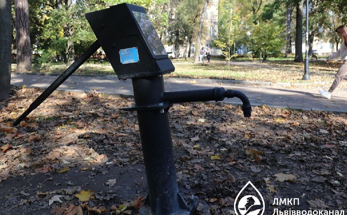 «Львівводоканал» оприлюднив список колонок-качалок, де можна набирати воду