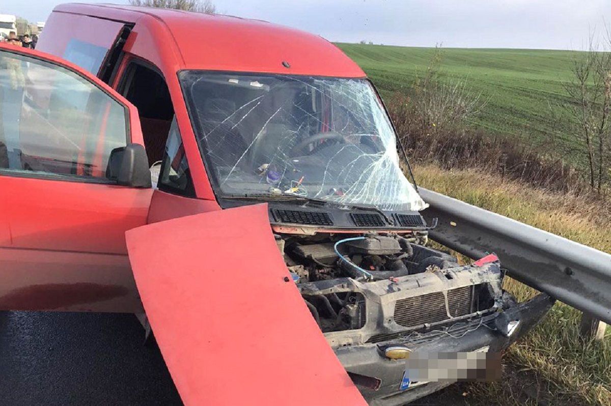Водій KIA в'їхав у кортеж із тілом загиблого військового біля Рівного