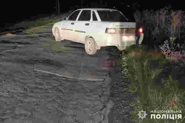 На Хмельниччині водій ВАЗ збив 22-річну дівчину на роликах