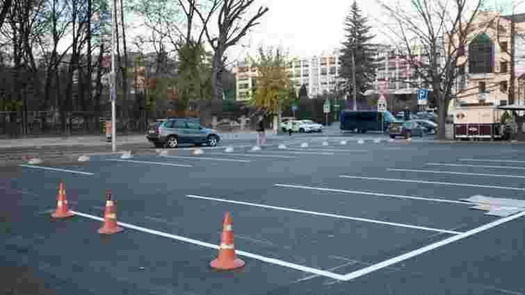 На вулицях Чернівців облаштували шість нових платних парковок
