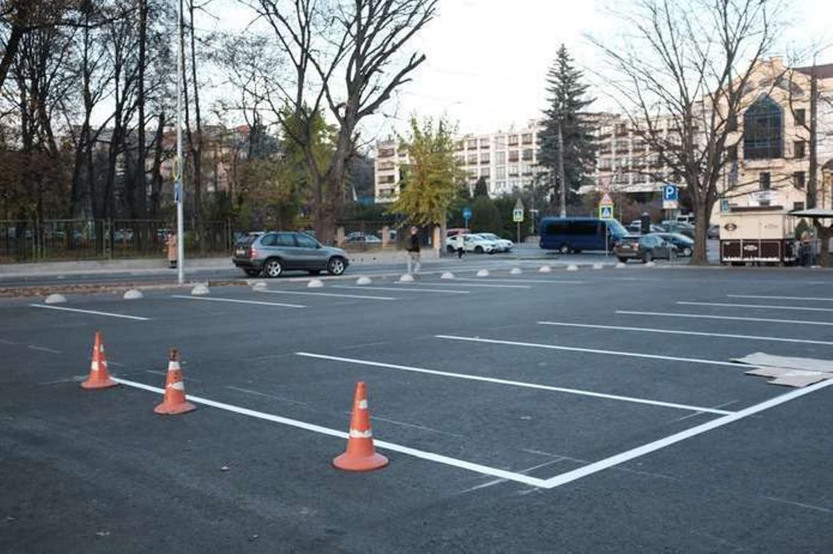 На вулицях Чернівців облаштували шість нових платних парковок