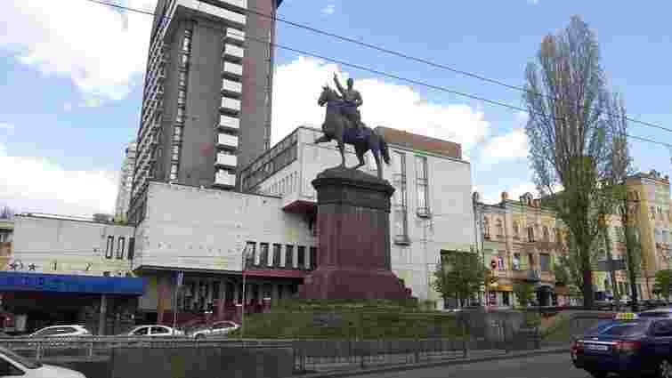У Києві вирішили демонтувати радянські пам’ятники Щорсу і Ватутіну
