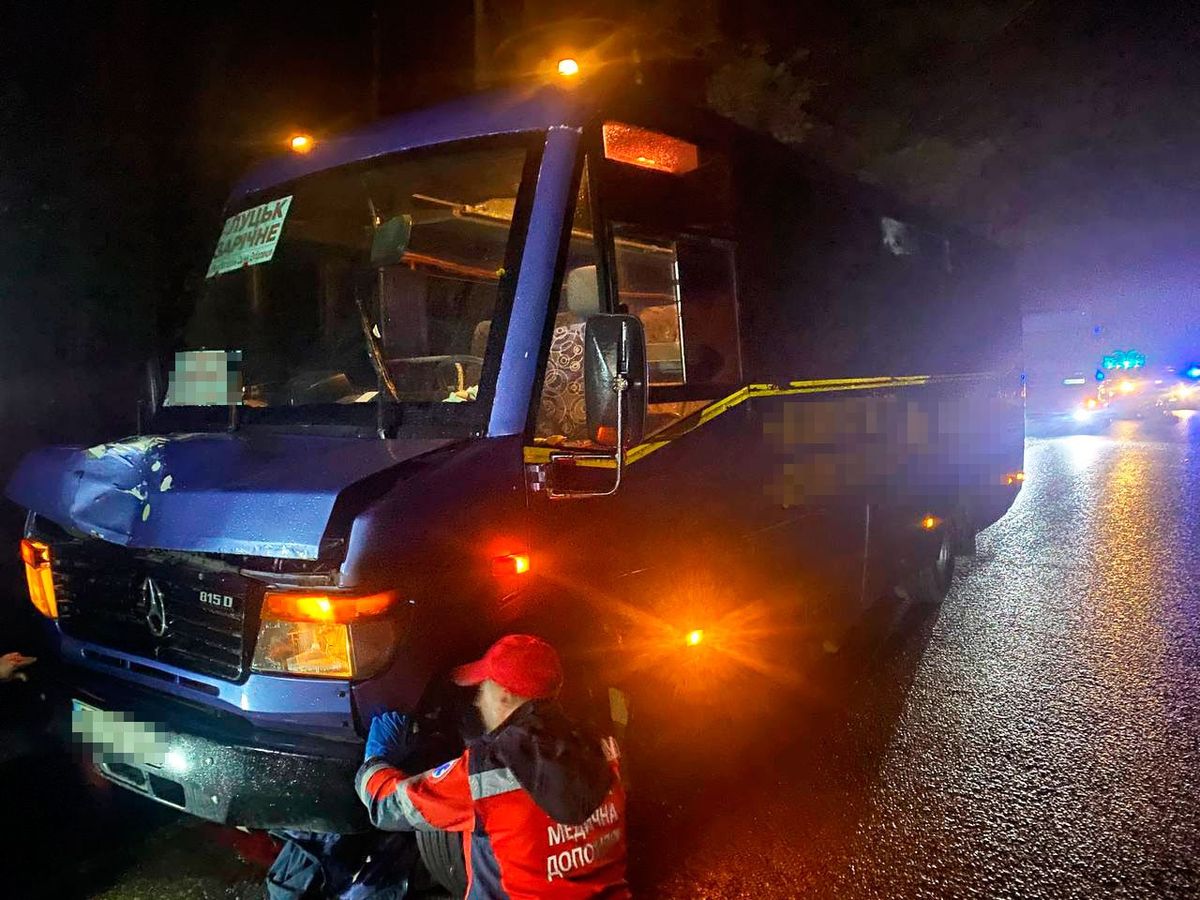 60-річний чоловік загинув внаслідок наїзду маршрутки на Рівненщині