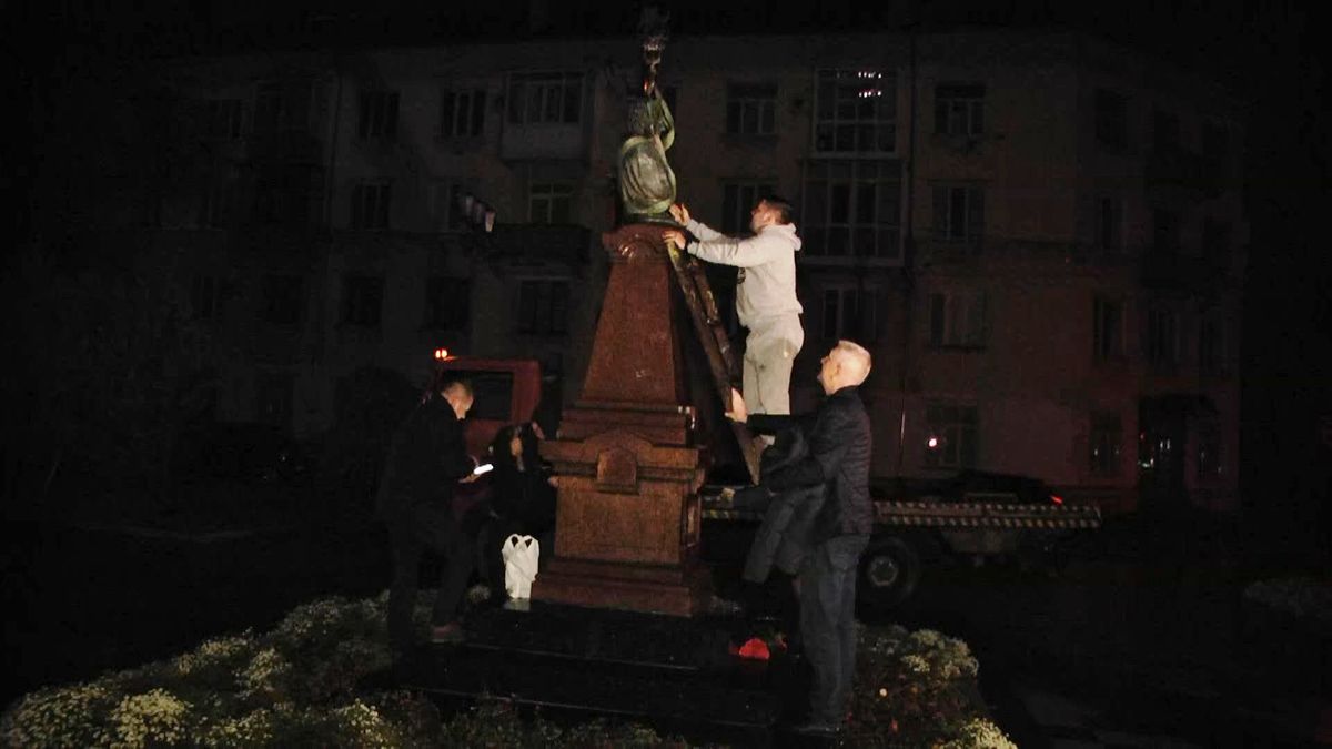 Погруддя Алєксандра Пушкіна демонтували в центрі Житомира