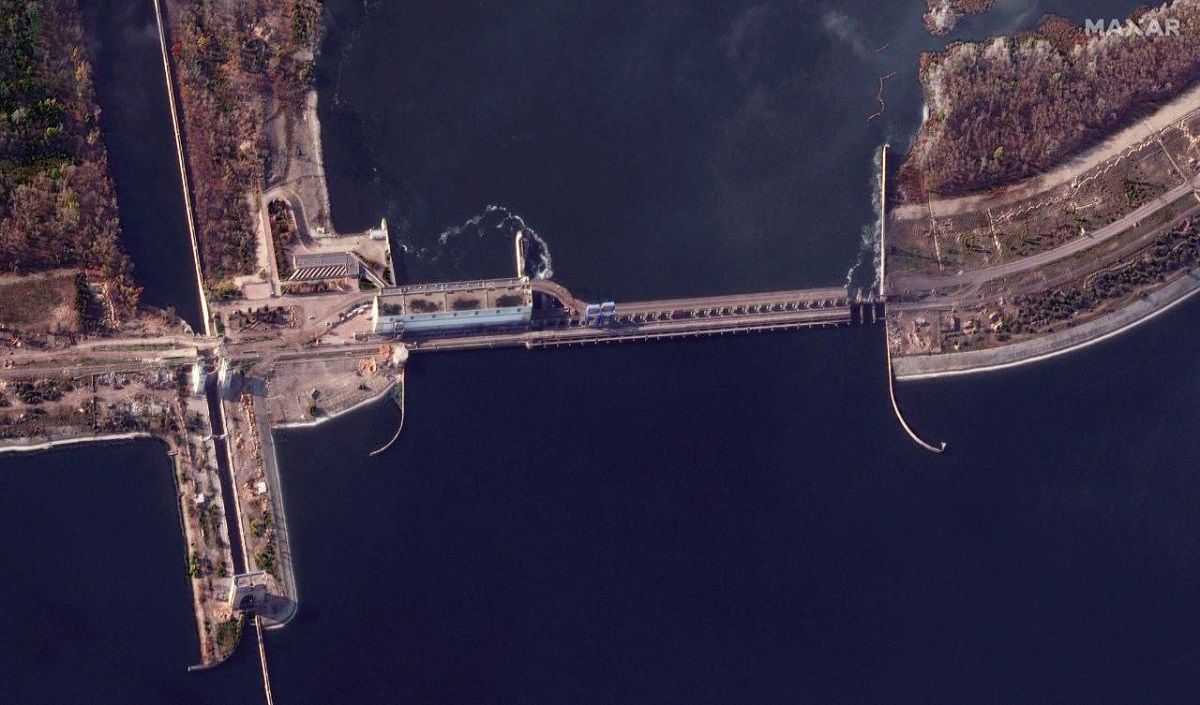 Російські військові пошкодили дамбу Каховської ГЕС
