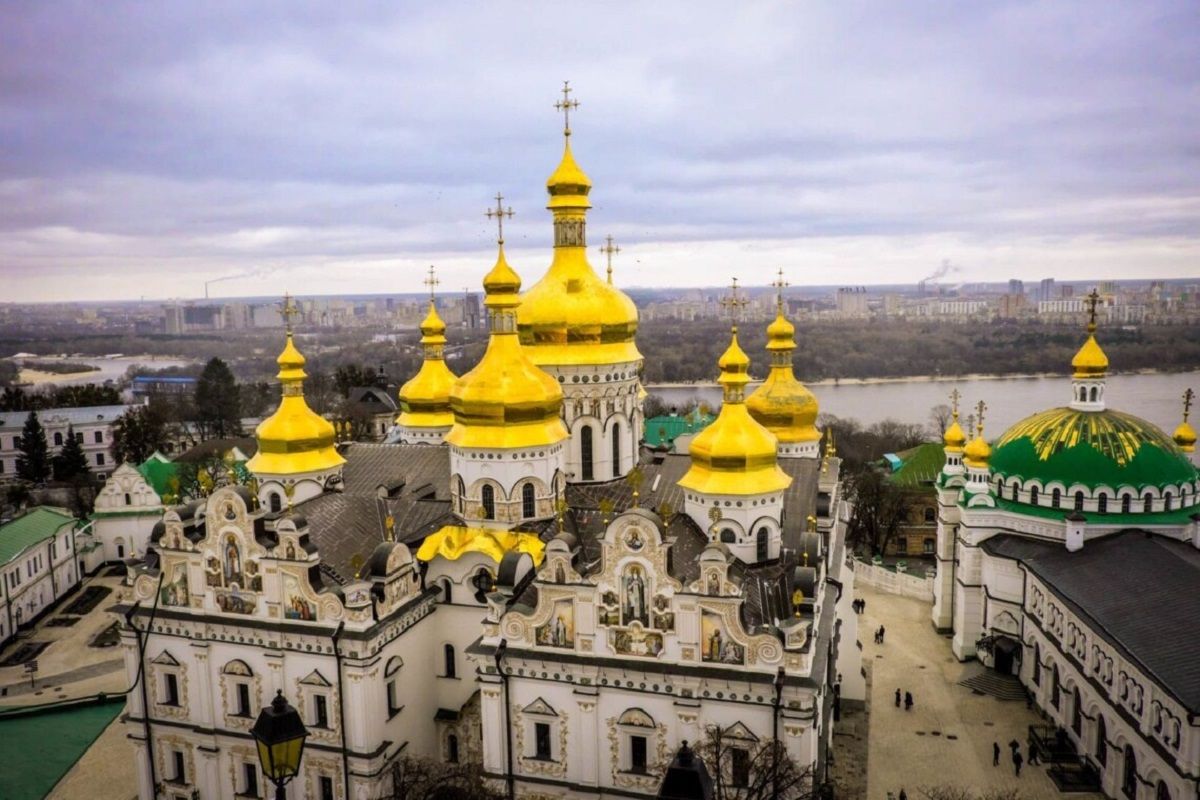 У Києво-Печерській лаврі священики та парафіяни моляться за окупантів
