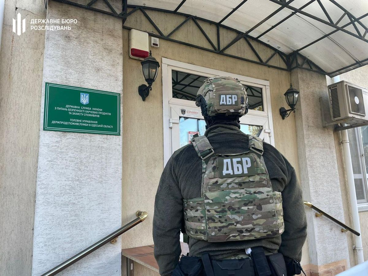 ДБР викрило на Одещині масштабну схему поборів з експортерів зерна