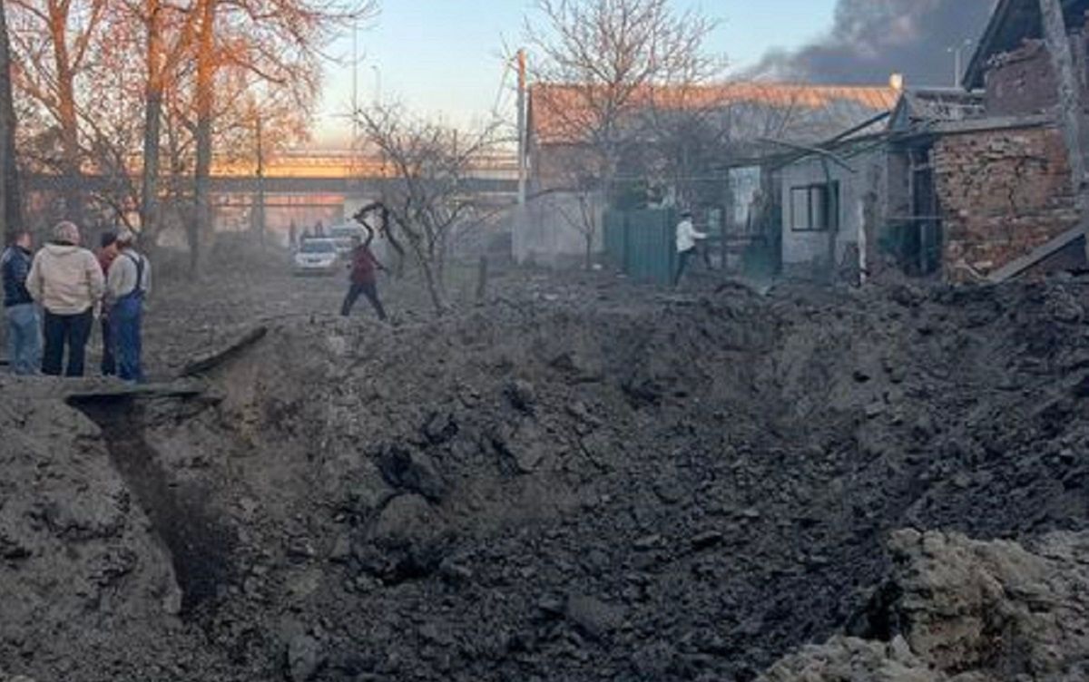 З'явилися фото наслідків ракетного удару по передмістю Львова