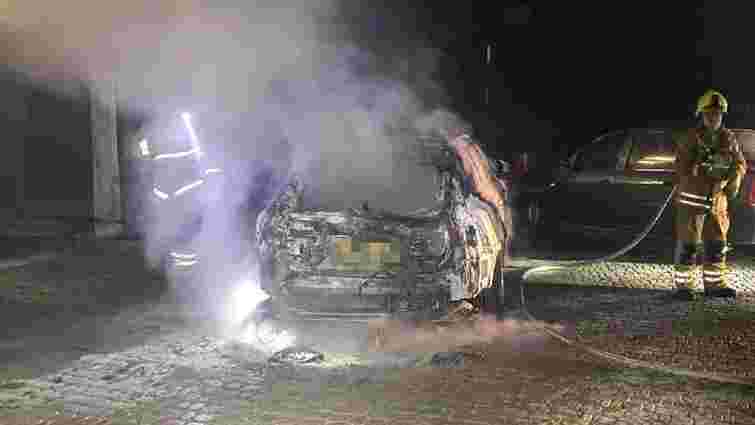 Ввечері у Рівному спалили Volvo власника місцевого спортклубу