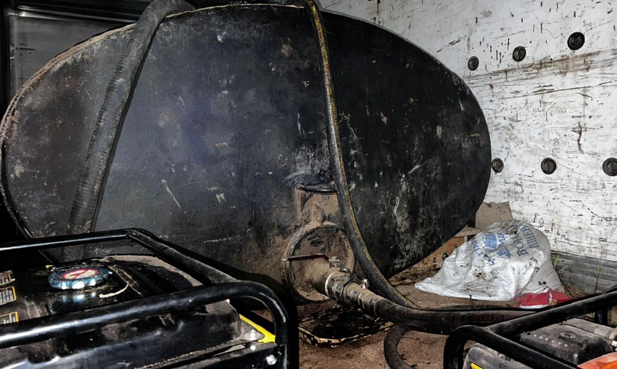 На Дрогобиччині затримали трьох чоловіків за крадіжку палива з нафтопроводу