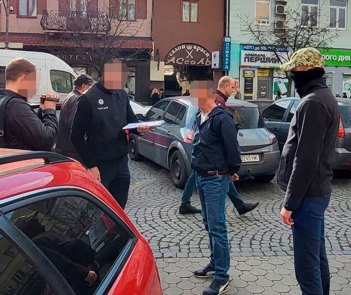 Подружжя підприємців з Мукачева затримали за допомогу ухилянтам 