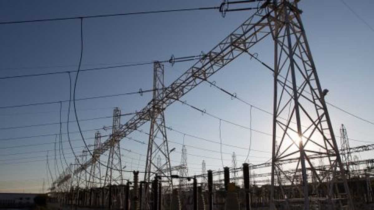 Майже половина енергосистеми України зруйнована через обстріли