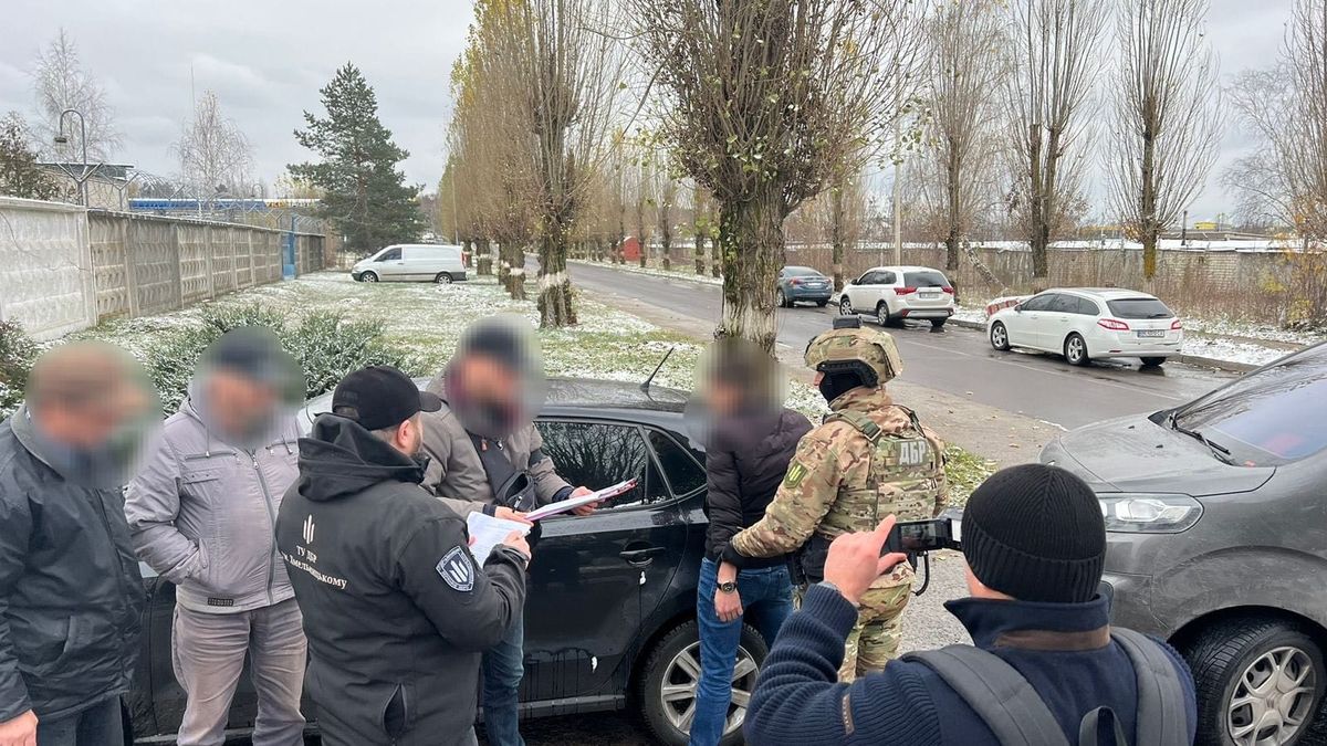 Слідчий з Рівненщини вимагав $4 тис. за закриття дрібного наркозлочину