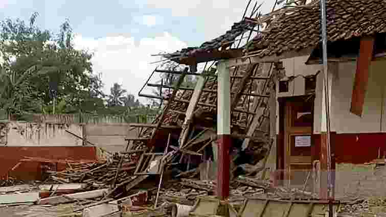 Понад 160 людей загинули внаслідок сильного землетрусу в Індонезії