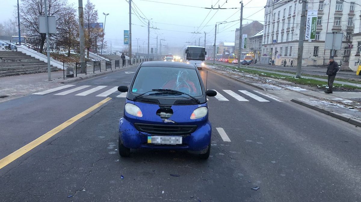 У Львові водій легковика збив на переході 15-річну дівчину