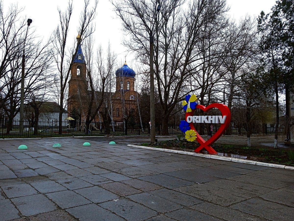 Від обстрілу росіянами школи в Оріхові загинув соцпрацівник