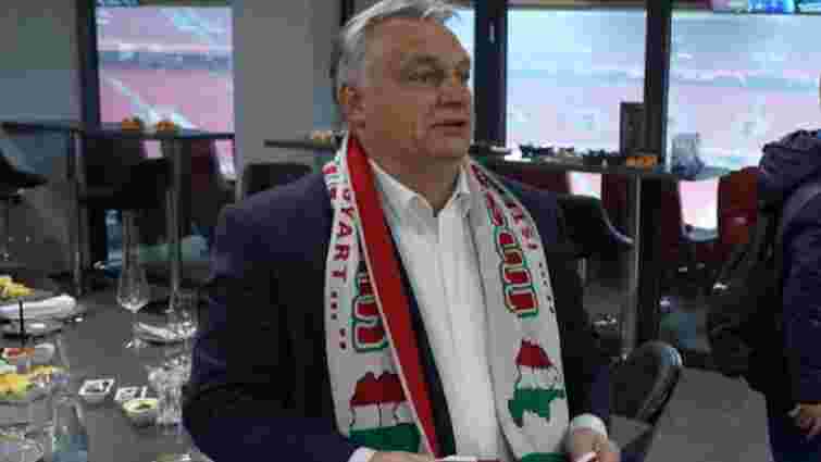 Віктор Орбан спровокував скандал шарфом з картою «Великої Угорщини»