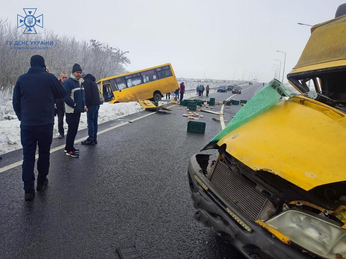 У Чорткові автобус зіткнувся з автомобілем, шестеро потерпілих