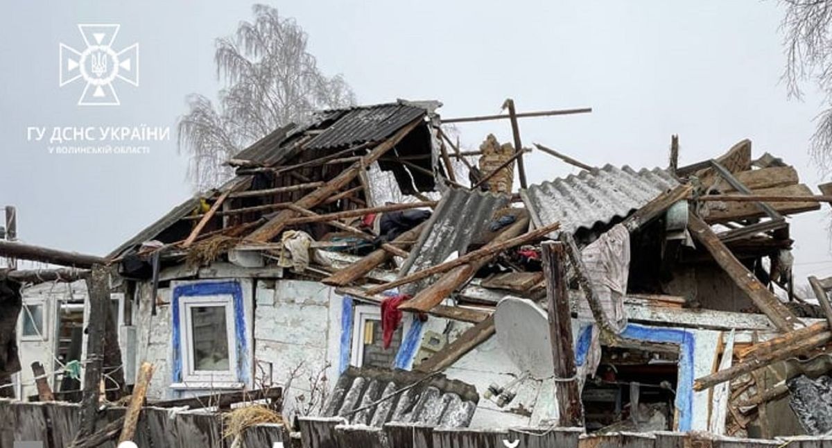 Сільський будинок завалився внаслідок вибуху газового балона біля Луцька
