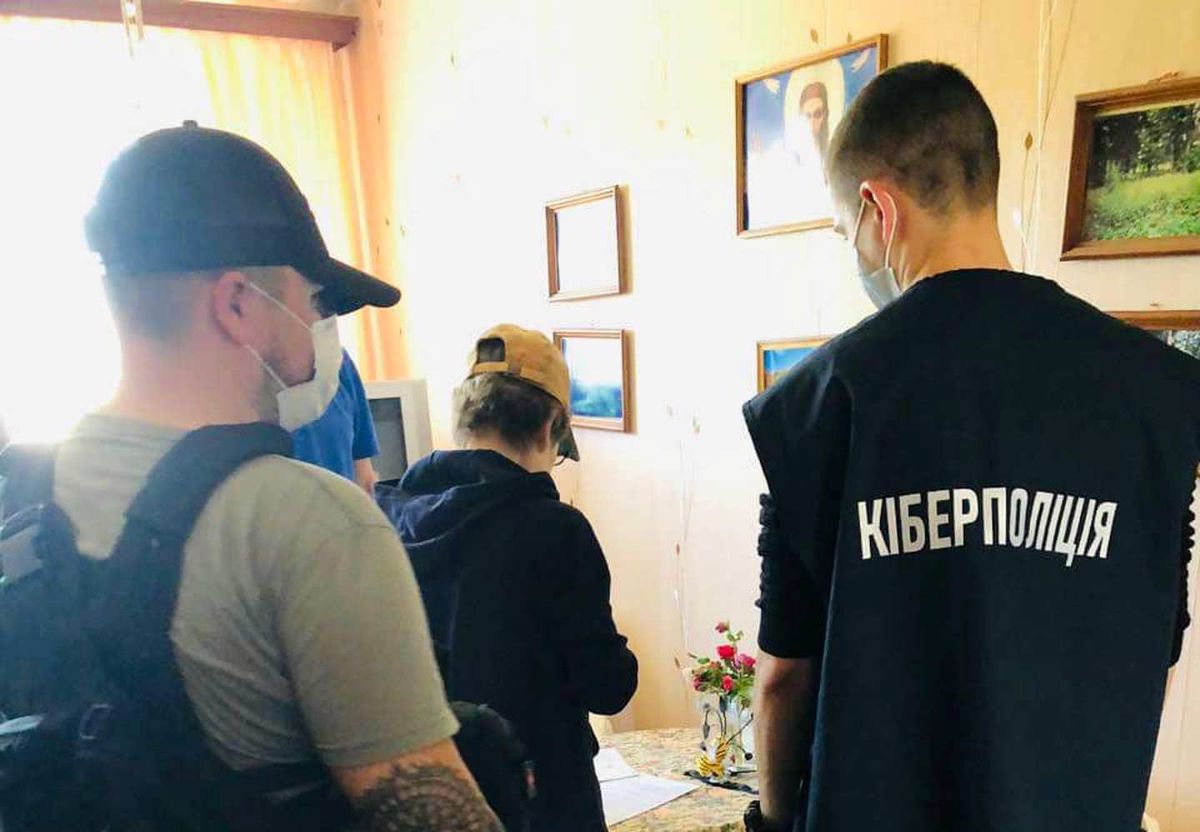 Кіберполіція затримала мешканку Калуша за погрози військовим ЗСУ