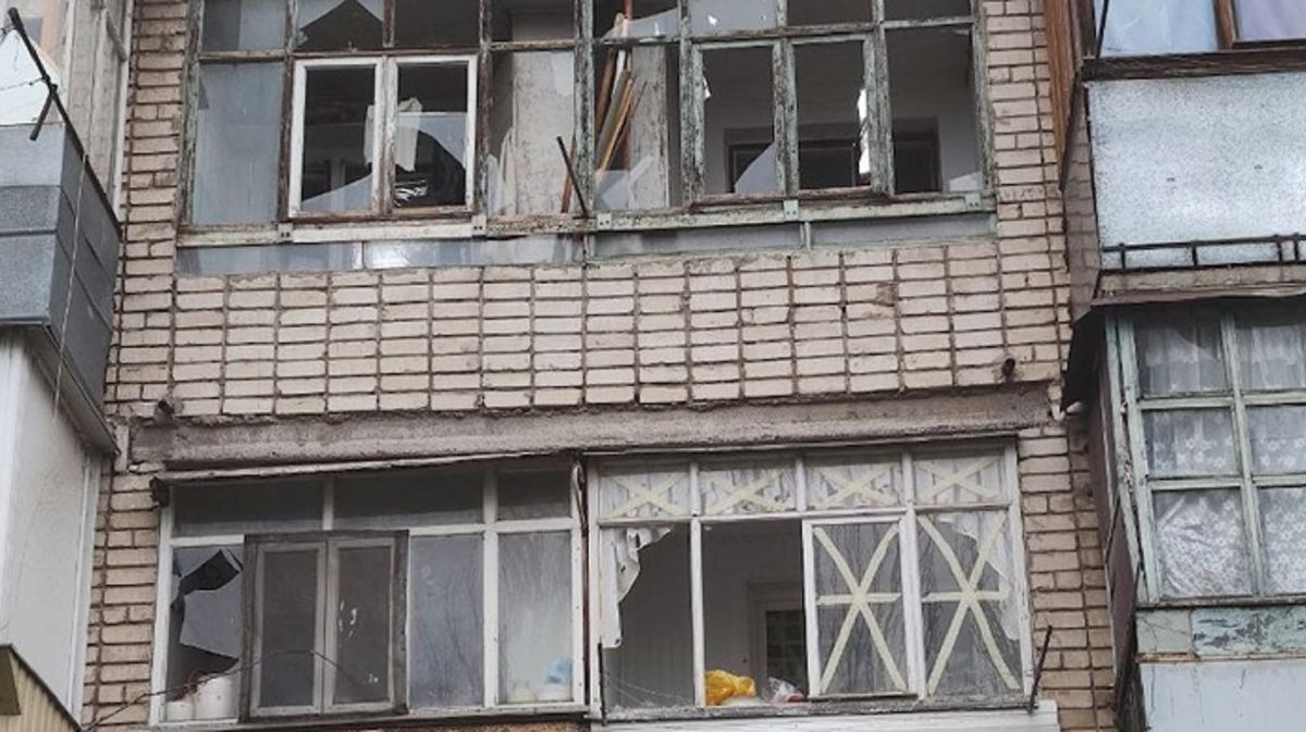 Через російські обстріли пацієнтів з лікарень Херсона евакуюють в інші міста