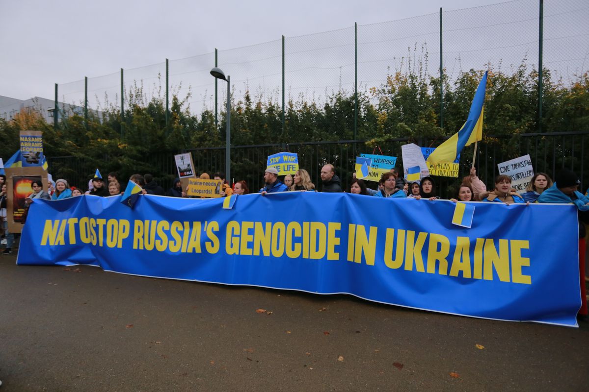 У Брюсселі організували живий ланцюг єдності Україна – НАТО 