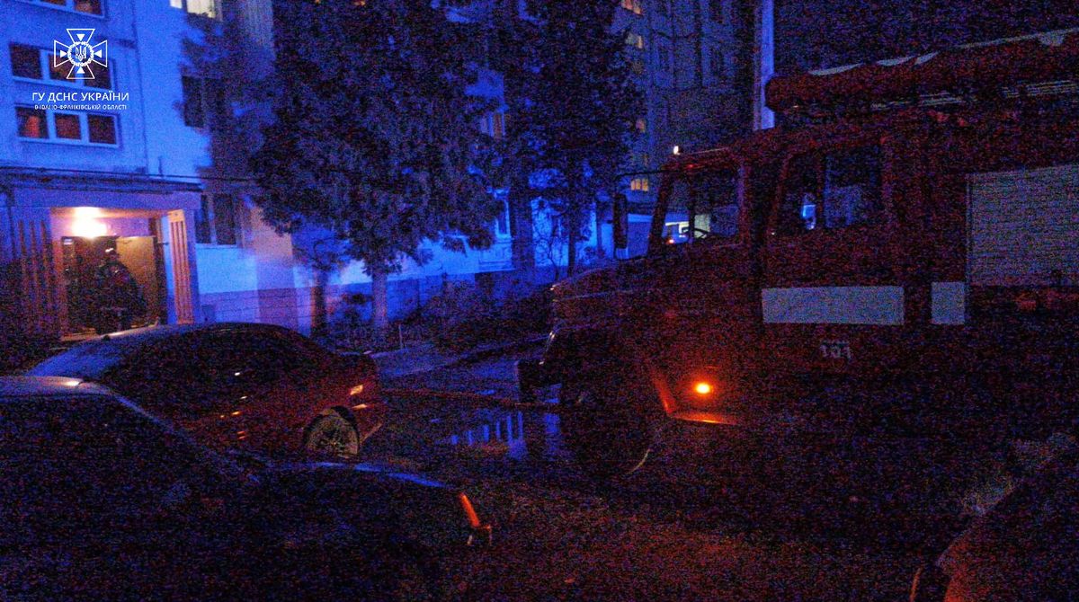 Під час пожежі у Франківську із вікна восьмого поверху вистрибнув чоловік 
