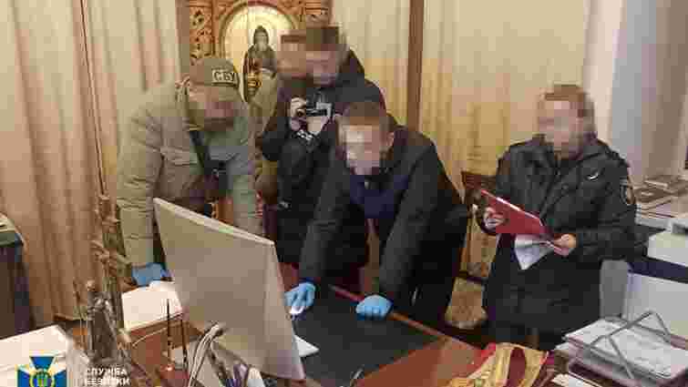 Під час обшуків в УПЦ МП на Тернопільщині та Прикарпатті знайшли антиукраїнську літературу