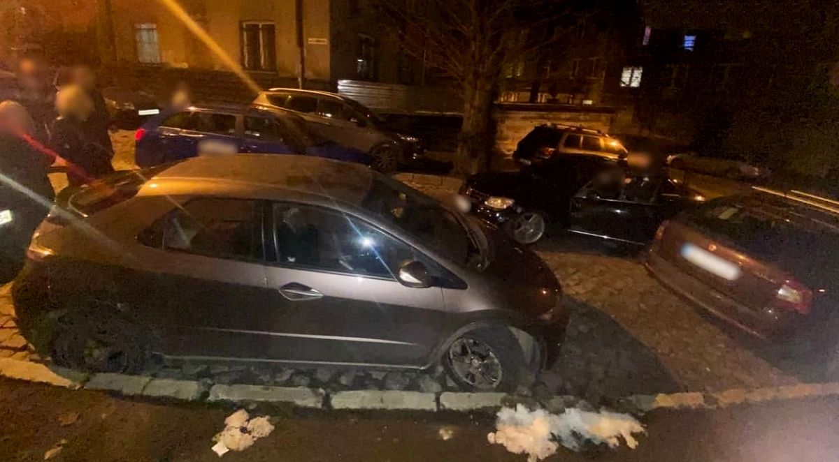 П’яний львів’янин на Mercedes пошкодив п’ять припаркованих машин