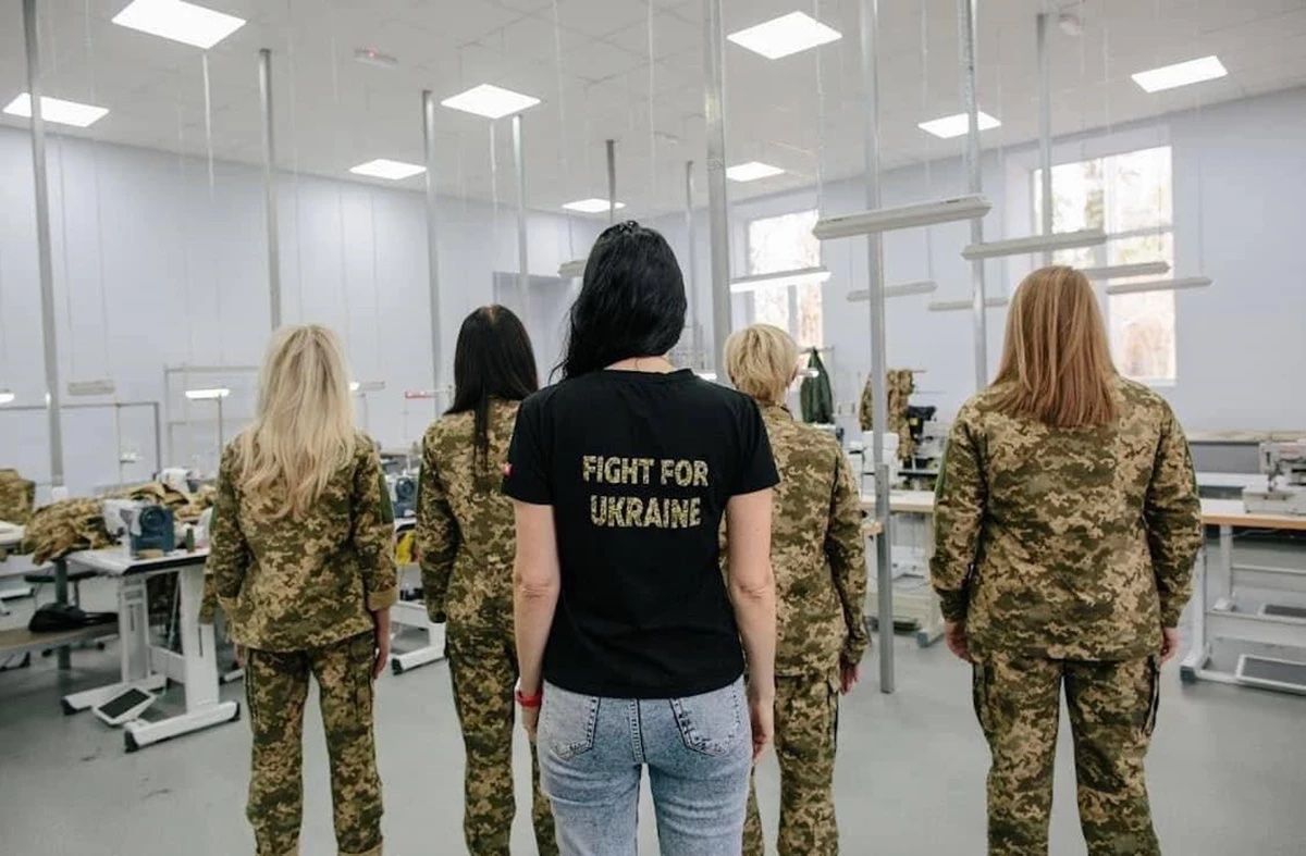 У Львові пошили перші зразки жіночої військової форми

