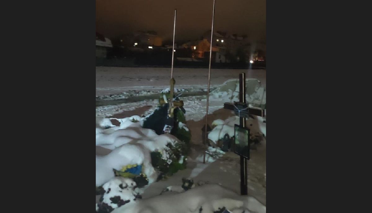 Поліція відкрила справу через наругу над військовими могилами у Львові