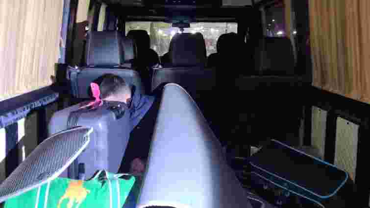 35-річний ухилянт намагався виїхати в Польщу у багажнику мікроавтобуса