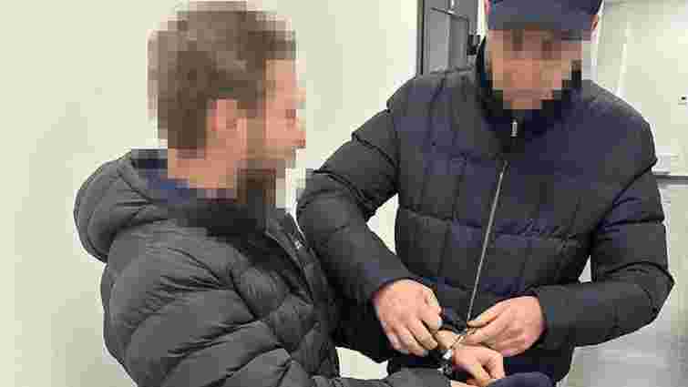 Суд арештував майно львівських митників через махінації із ввезенням авто