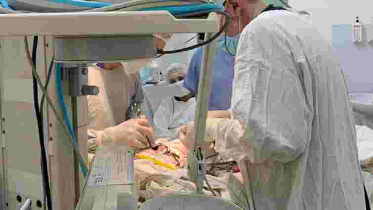 Лікарі львівського «Охматдиту» успішно прооперували триденне немовля