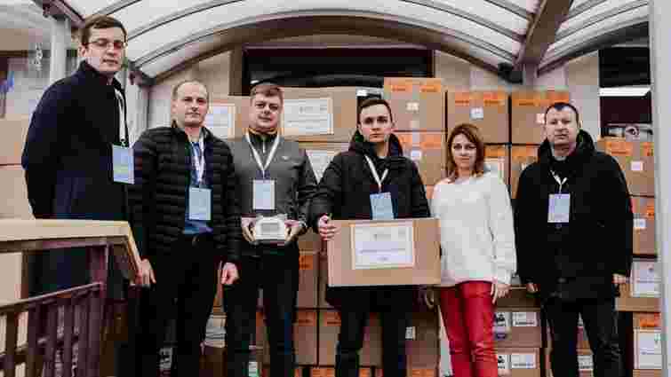 Благодійники передали дитячій лікарні Львова апарати вакуумної терапії